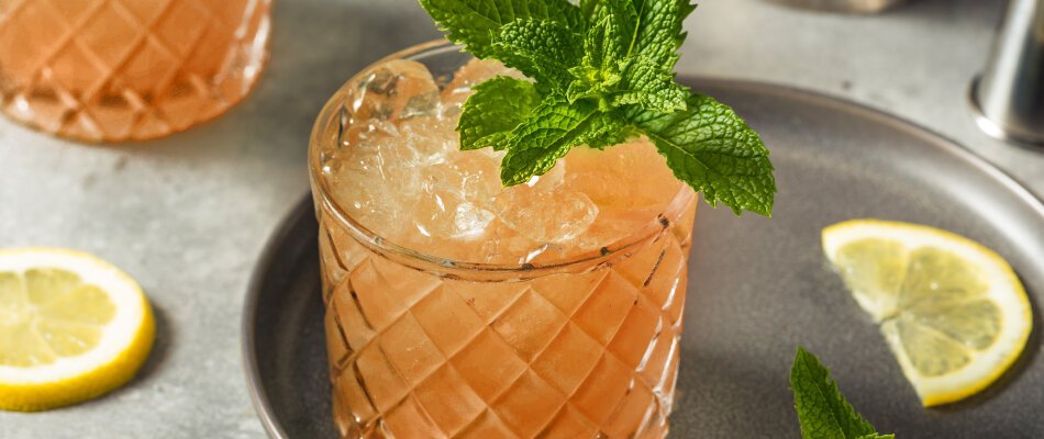 Midnight Stinger – Drink med bourbon och fernet – Cocktailia.se