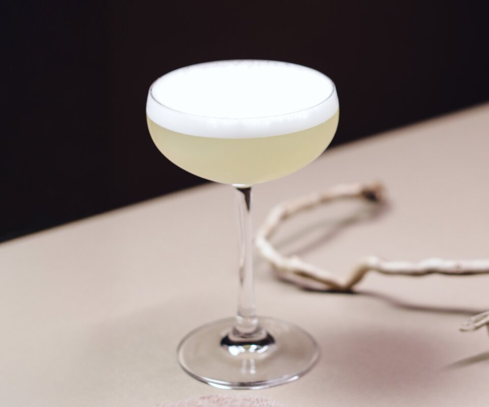 Spanish Monk – En Gin Sour med Chartreuse – Cocktailia.se