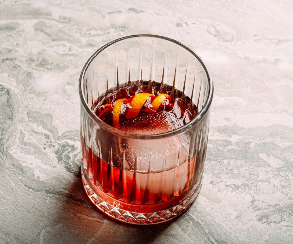 Red Light Negroni – En Negroni med genever – Cocktailia.se